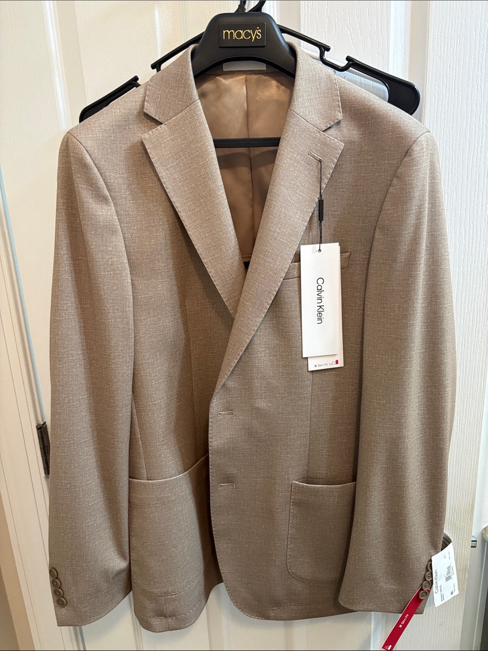 NWT.Calvin Klein Men's Light Beige Sport Coat - Tailored Notch 42L Slim fit.